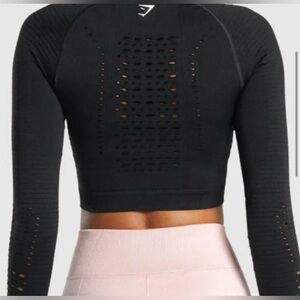 Gymshark Glow Long
Sleeve Seamless Crop Top
- Black